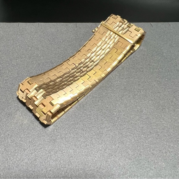 Flawless Vintage 18K Gold Plated 1 Inch Mesh Flex Link Bracelet Marked C… - Picture 6 of 7